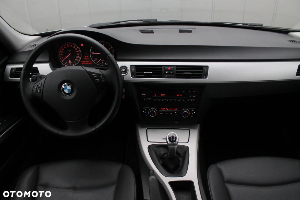 BMW Seria 3 318d DPF Edition Exclusive - 29