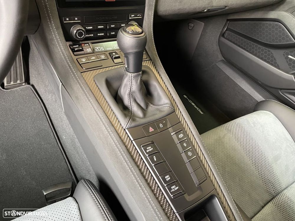 Porsche 718 Spyder - 17