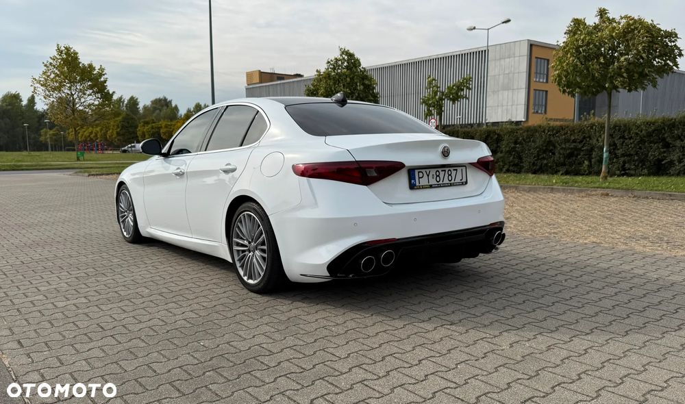 Alfa Romeo Giulia 2.0 Turbo 16V AT8 Veloce - 21