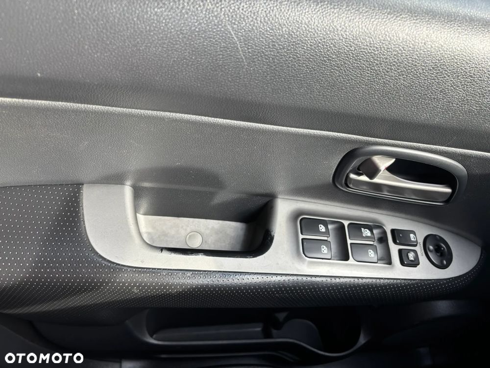 Kia Carens 2.0 CRDi Tour - 15