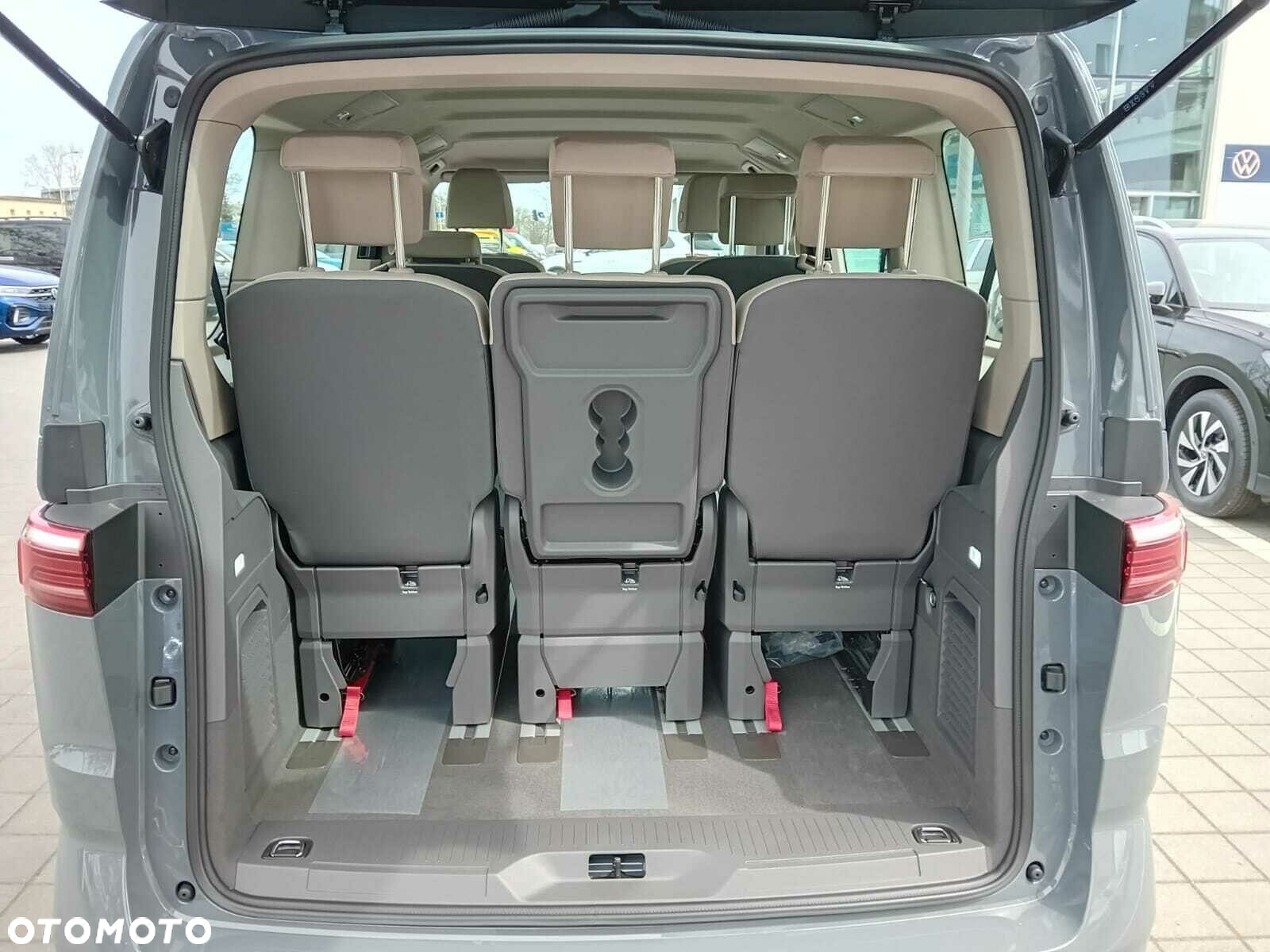 Volkswagen Multivan - 16