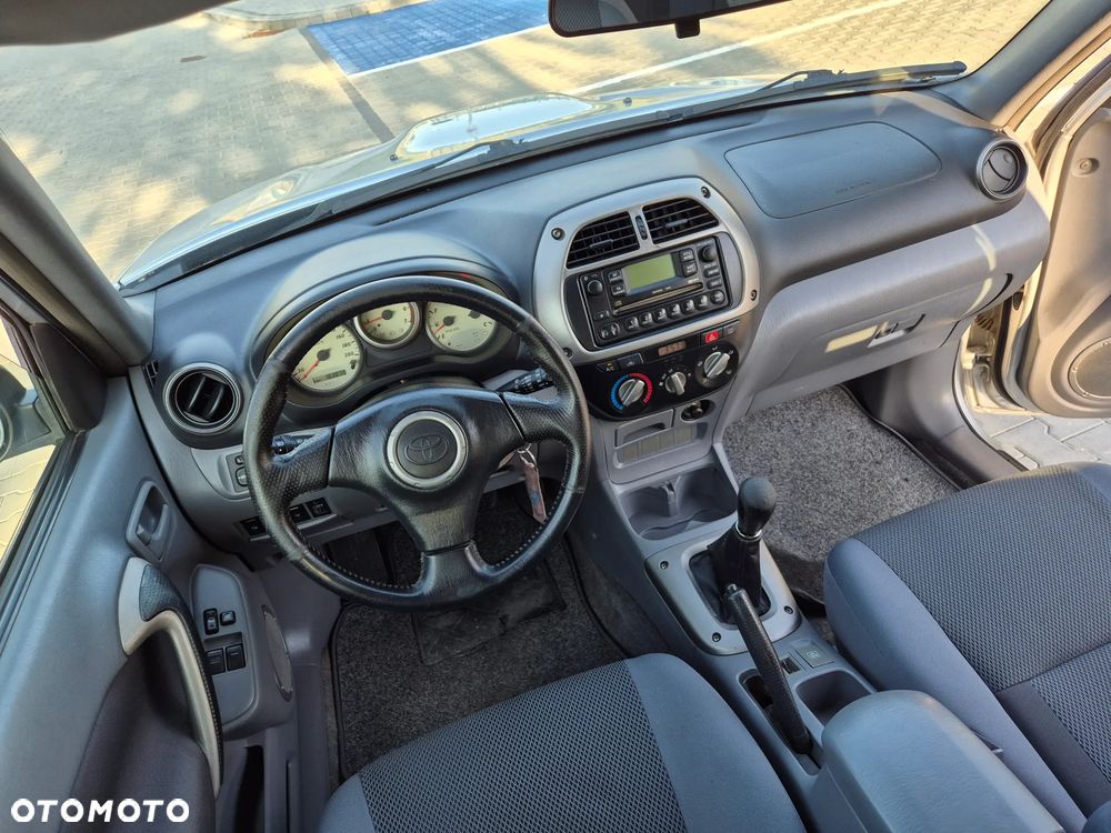 Toyota RAV4 D-4D 4x4 Sol - 26