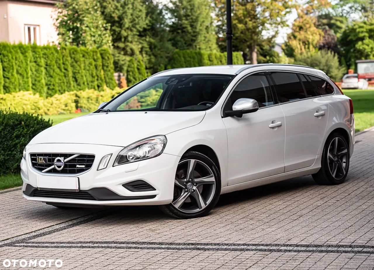 Volvo V60 T5 R-Design - 1