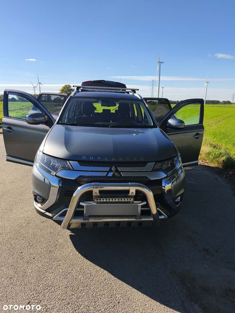 Mitsubishi Outlander 2019 photo 2