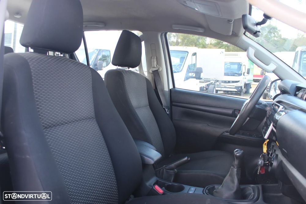 Toyota Hilux 2.4 D-4D 2WD CD - 9
