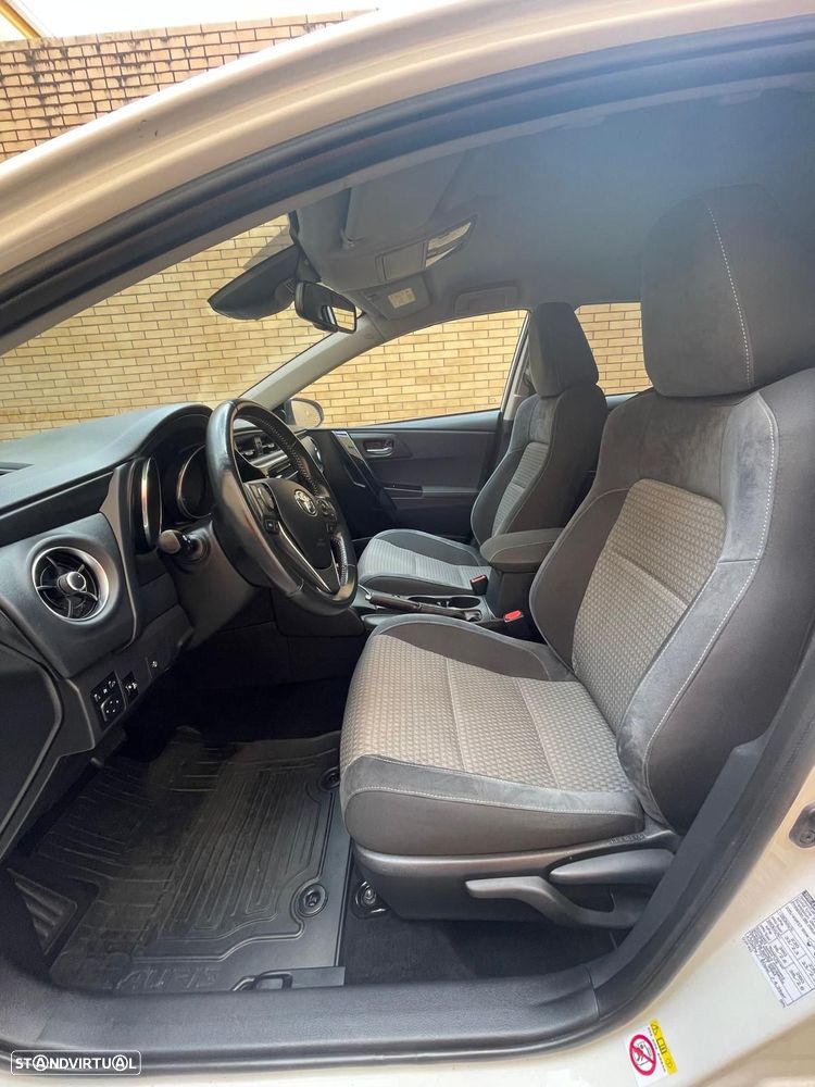 Toyota Auris 1.8 HSD Comfort +P.Techno+P.Sport - 5