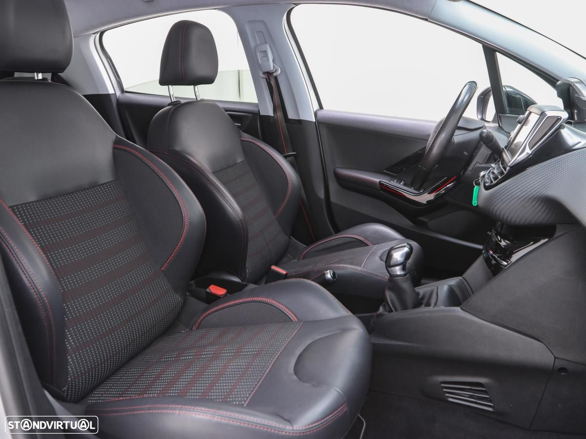 Peugeot 208 - 10