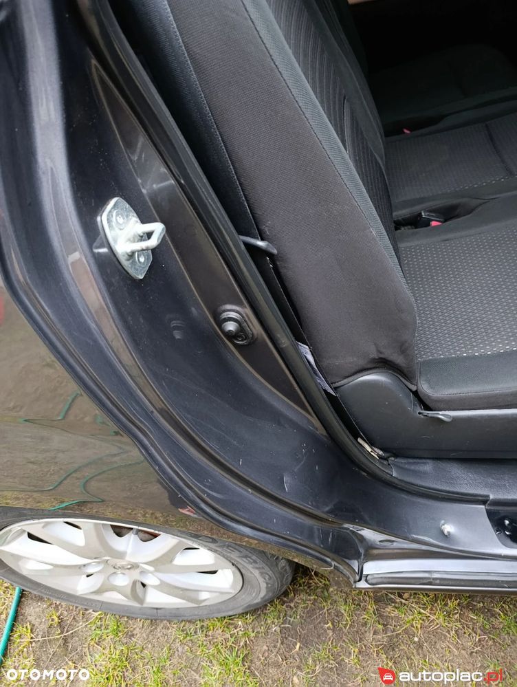 Toyota Corolla Verso 1.8 Sol + - 13