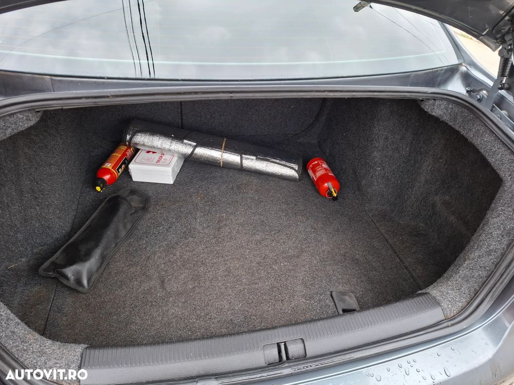 Volkswagen Jetta 1.6 Comfortline - 5