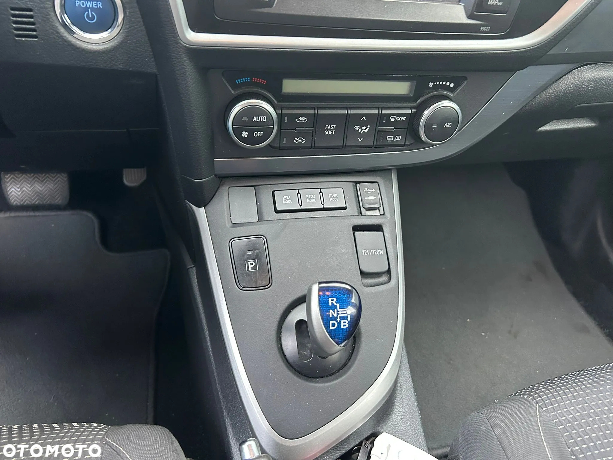 Toyota Auris 1.8 HSD Prestige NAVI - 8