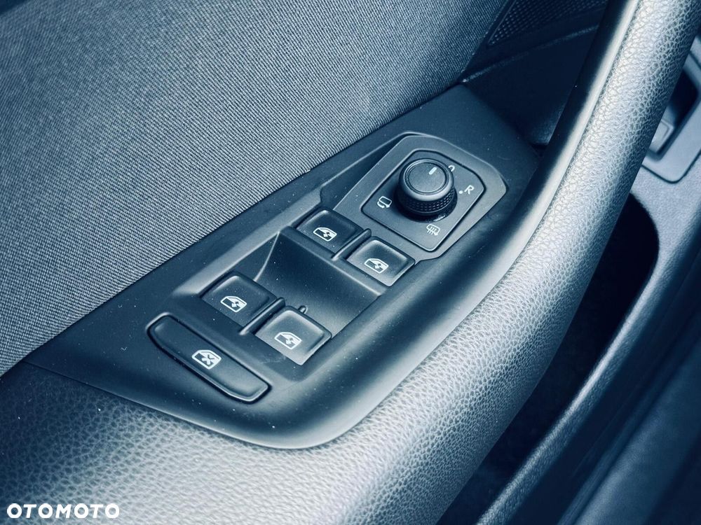 Volkswagen Passat - 32