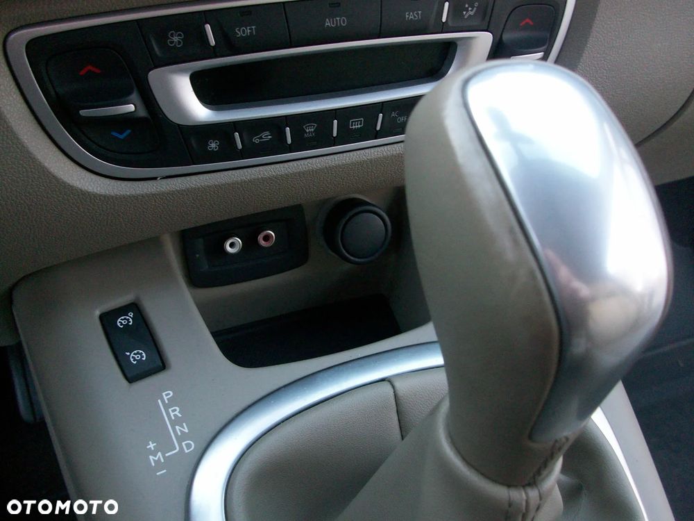 Renault Grand Scenic Gr 2.0 16V Bose Edition CVT - 25