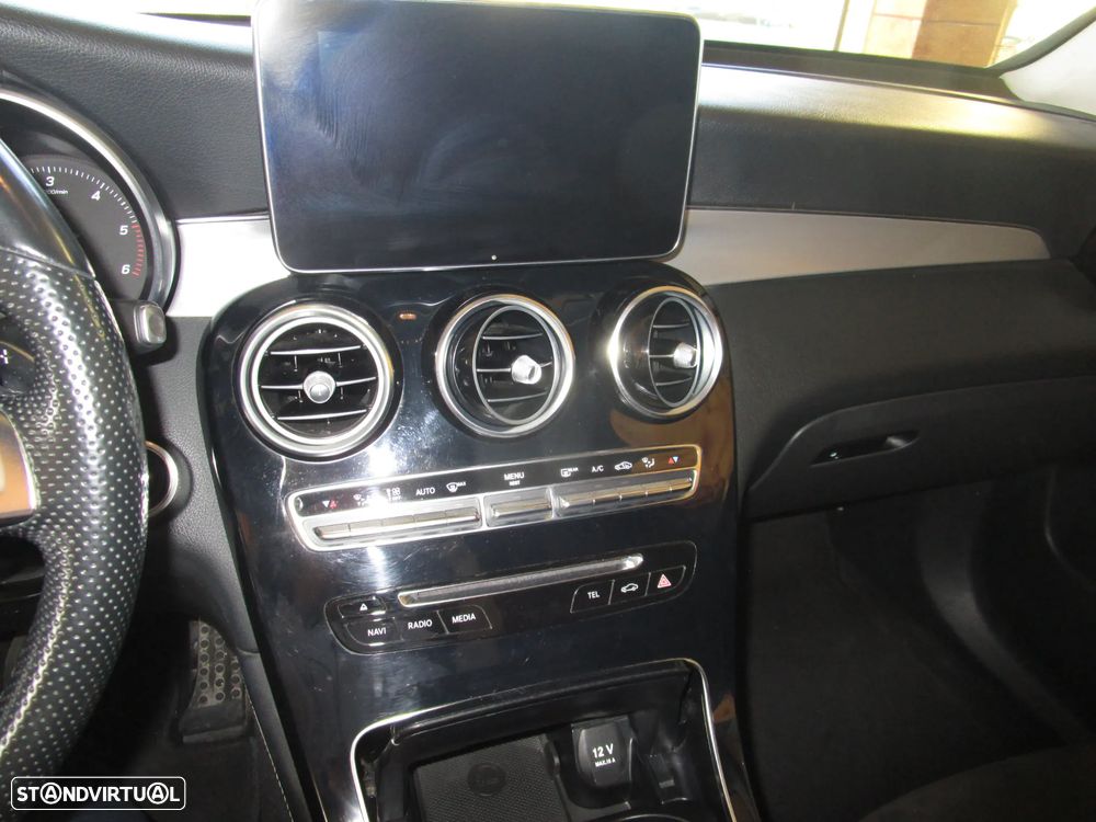 Mercedes-Benz GLC 250 d 4Matic 9G-TRONIC AMG Line - 24