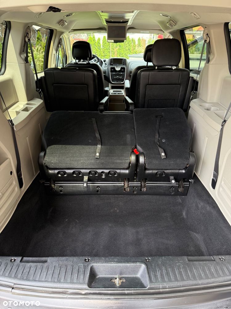 Chrysler Town & Country 3.6 Limited - 15