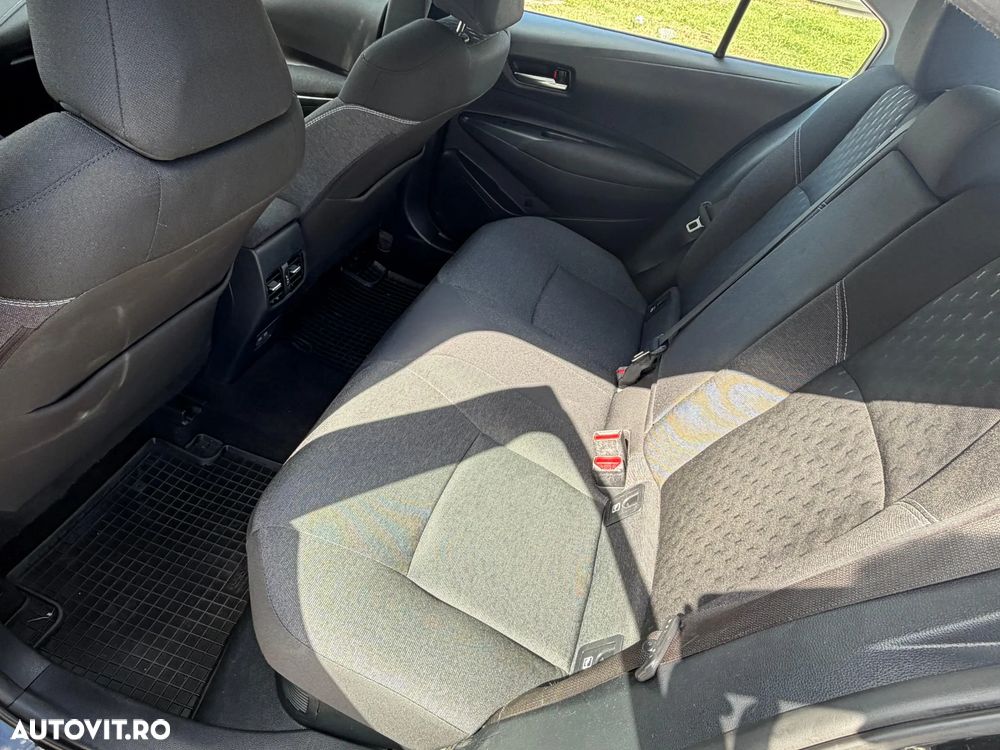 Toyota Corolla 1.8 HSD Business - 18