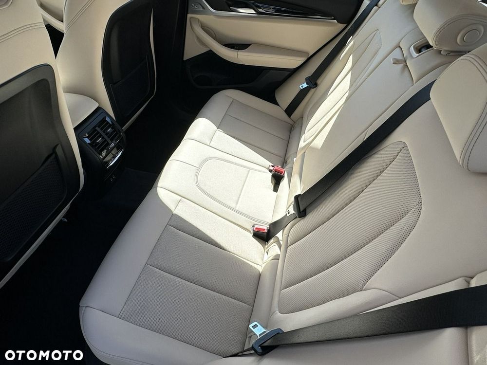 BMW X3 xDrive20d mHEV - 17