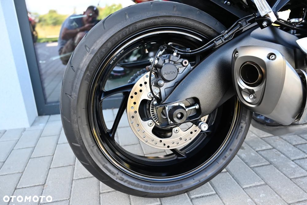 Suzuki GSX 1000 - 36