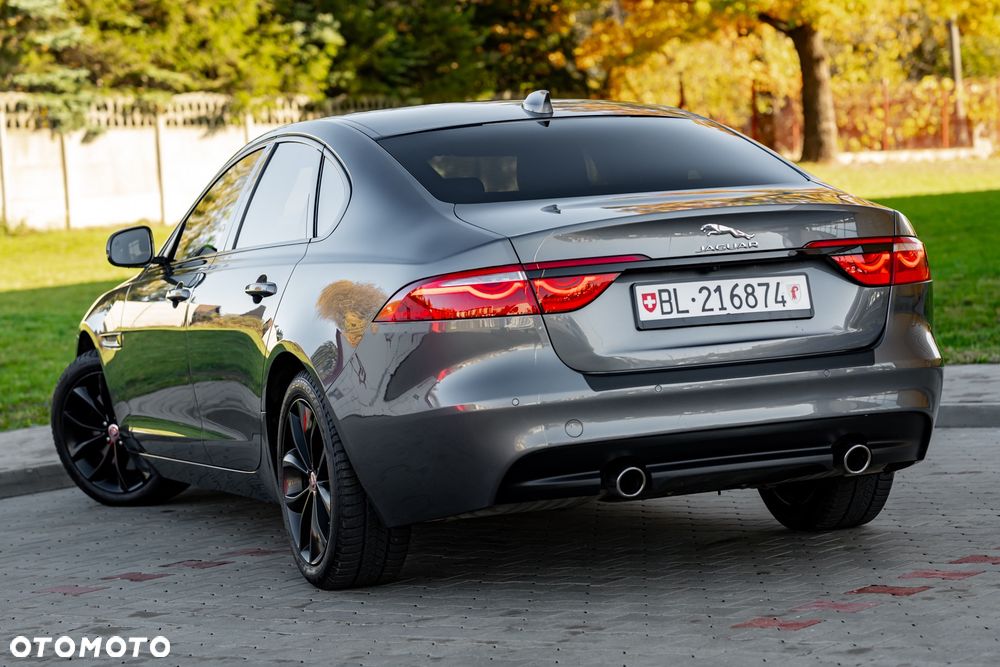 Jaguar XF 30d S - 10