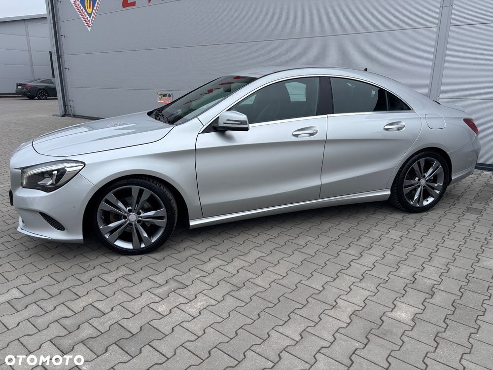 Mercedes-Benz CLA 180 7G-DCT Urban - 3