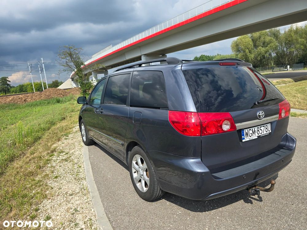 Toyota Sienna 3.5 V6 - 13