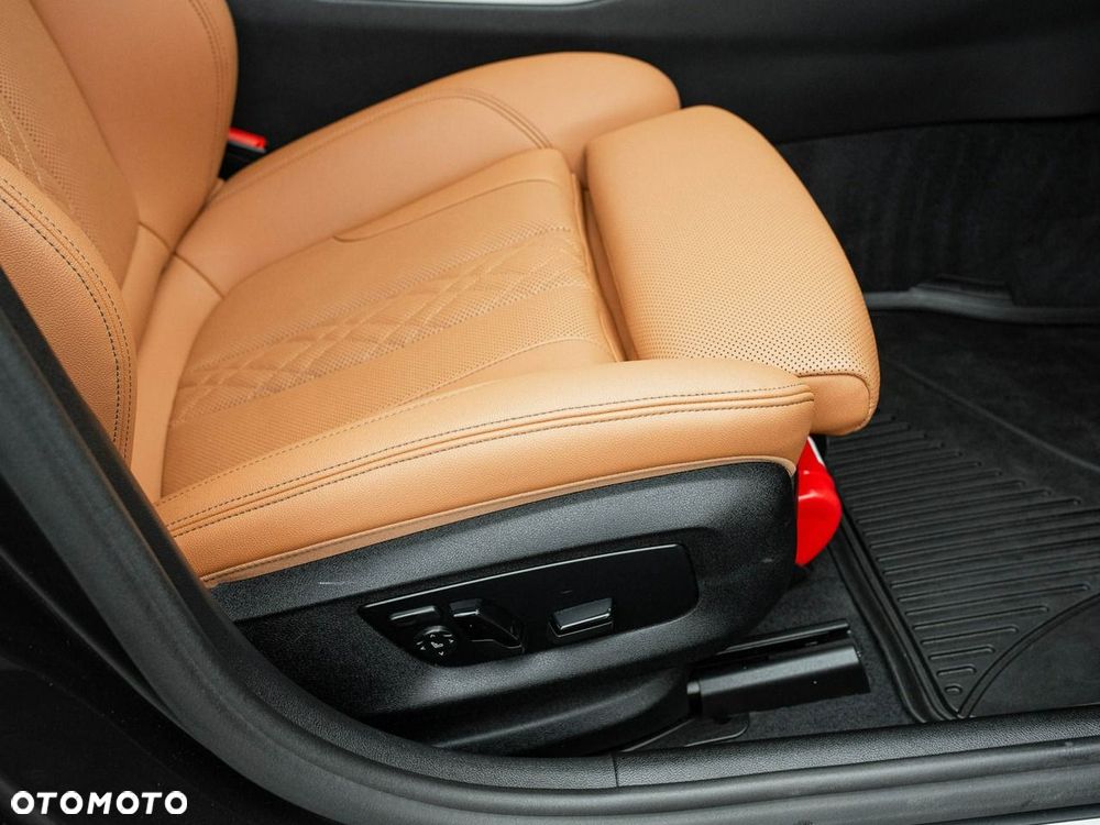 BMW Seria 5 520i mHEV - 29