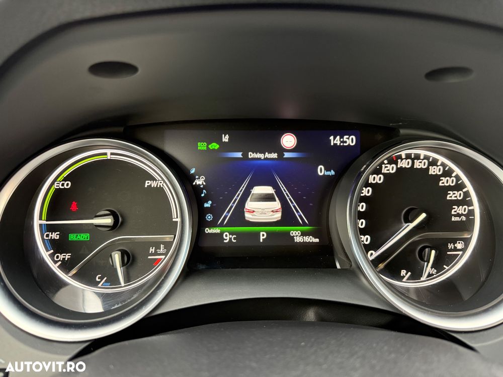 Toyota Camry Luxury - 34