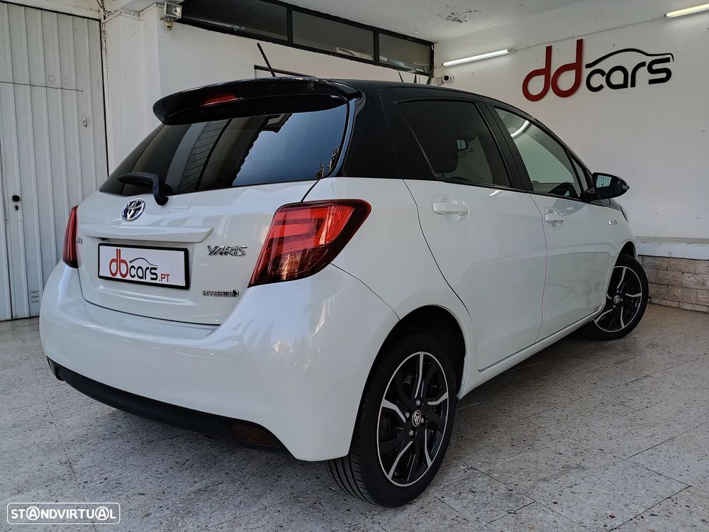 Toyota Yaris 1.5 HSD Comfort +P.Style+P.Techno — fotografia 23