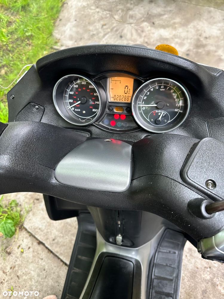 Piaggio MP-3 - 8