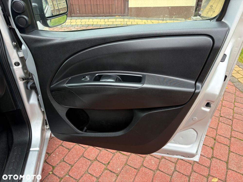 Opel Combo - 32