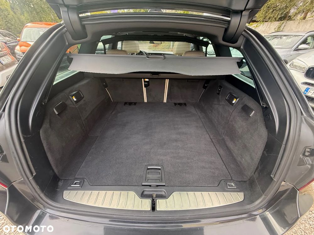 BMW Seria 5 530d Touring Luxury Line - 37