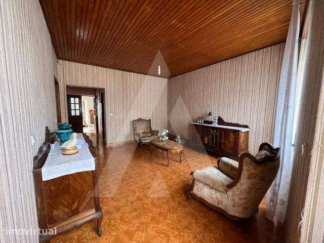 Moradia T3+1 no centro de Ílhavo para remodelação - Grande imagem: 3/17
