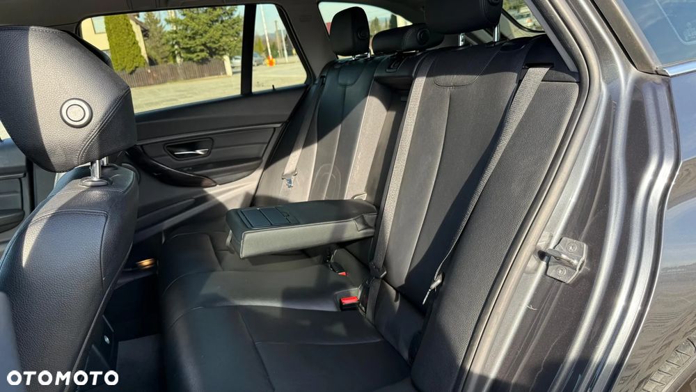 BMW Seria 3 320d xDrive Luxury Line - 22