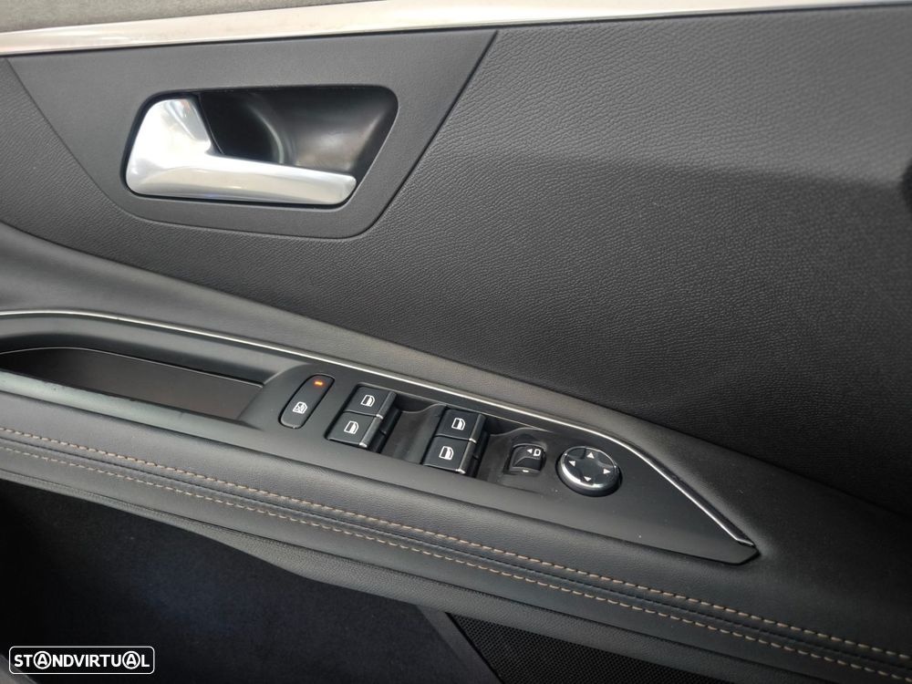 Peugeot 3008 1.6 Hybrid GT Pack e-EAT8 - 26