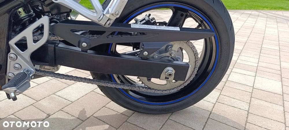 Suzuki GSX - 33