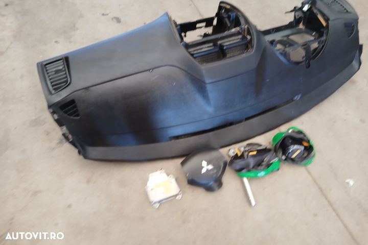 Kit airbag cu plansa de bord 4K7AZE1BEFB 6176502 6066746 E40435094 70 - 3