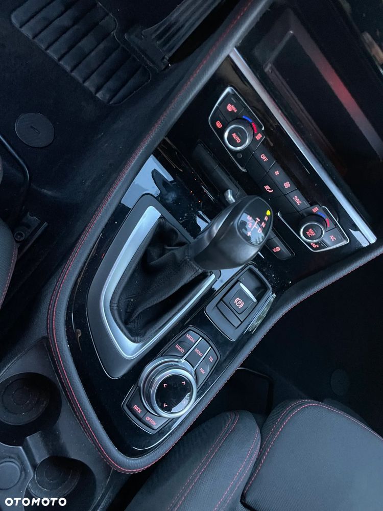 BMW Seria 2 216d Sport Line - 12