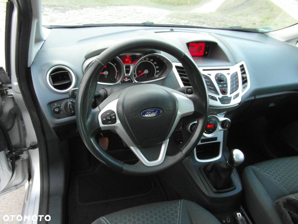 Ford Fiesta 1.25 Celebration - 24