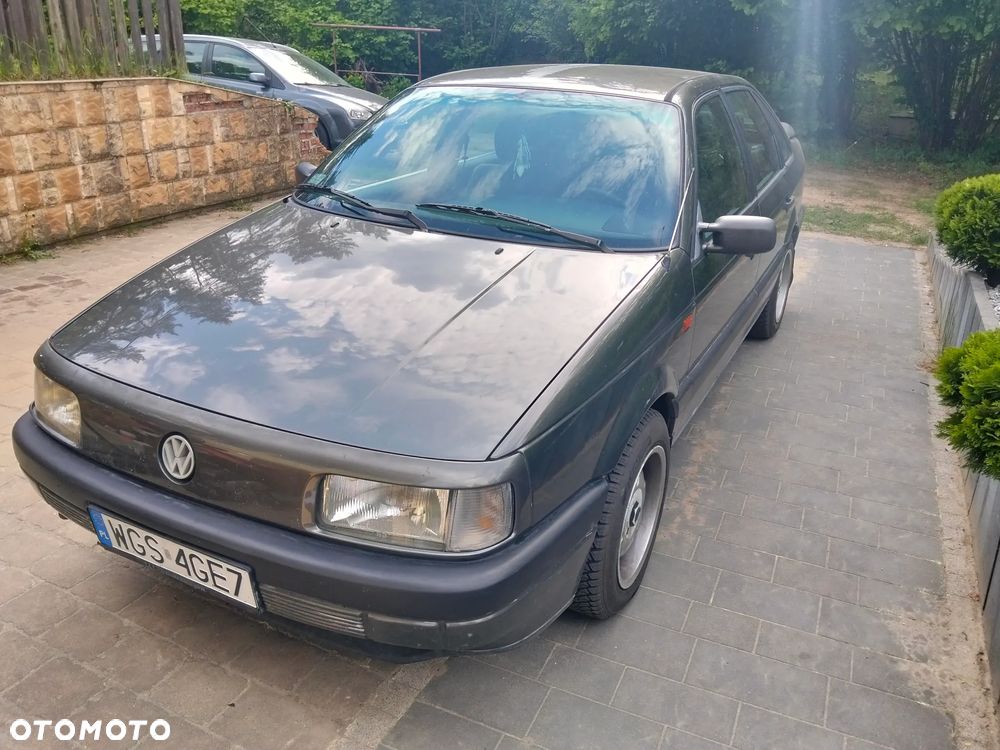 Volkswagen Passat - 1