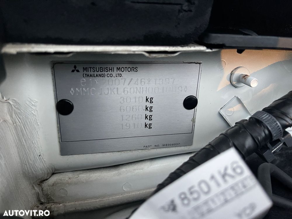 Mitsubishi L200 Double Cab 2.2 DI-D M/T Intense - 40