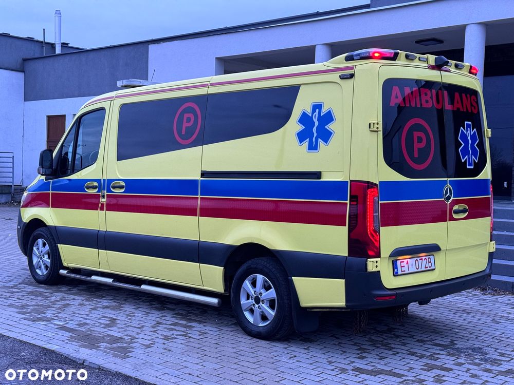 Mercedes-Benz Sprinter - 2