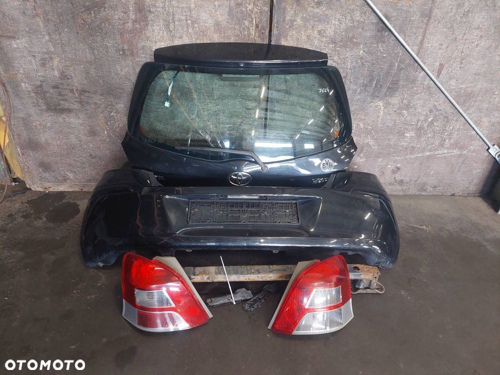 KOMPLETNY TYŁ KLAPA BAGAŻNIKA ZDERZAK TYŁ LAMPY TOYOTA YARIS II LIFT 209 - 1