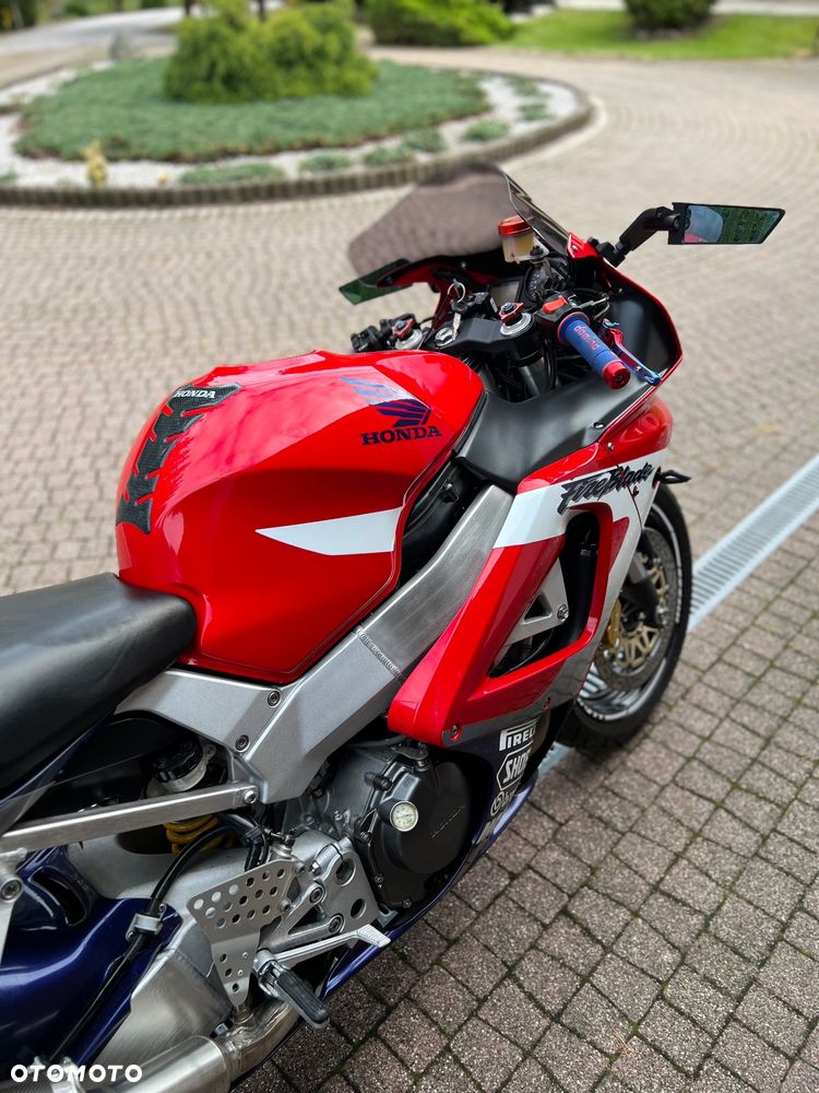 Honda CBR - 26
