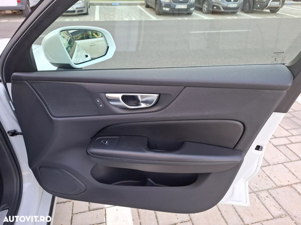 Volvo V60 B4 MHEV AT8 FWD Momentum Pro - 18