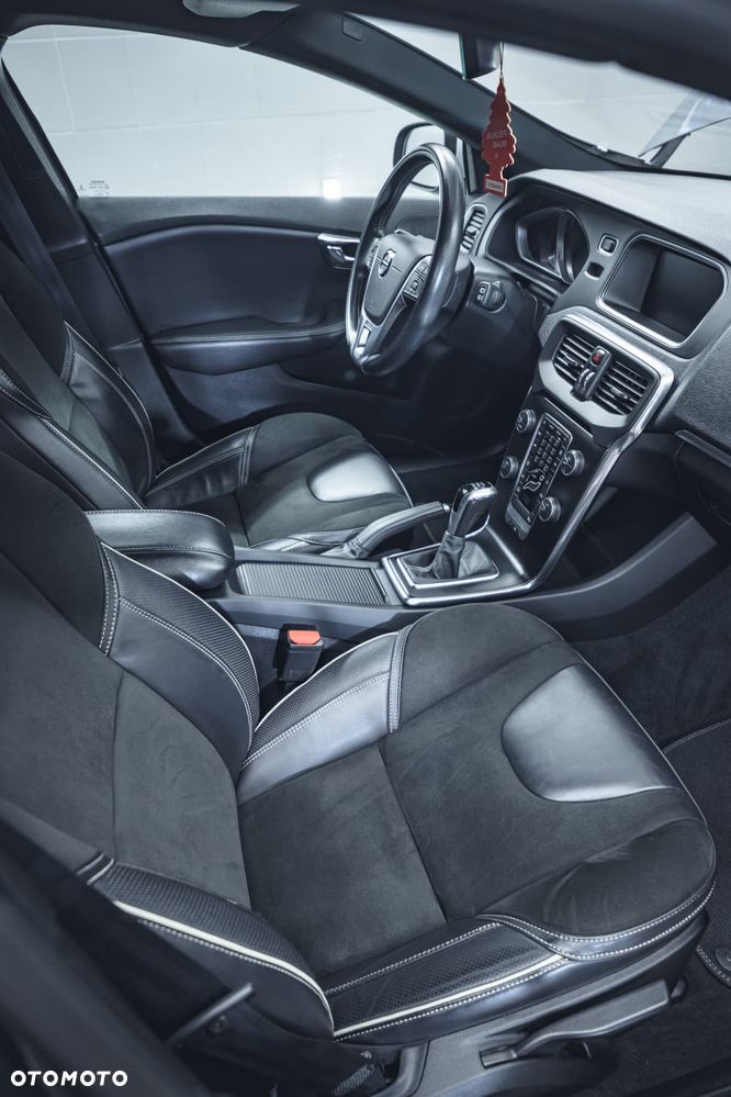 Volvo V40 T3 Drive-E R-Design Momentum - 10