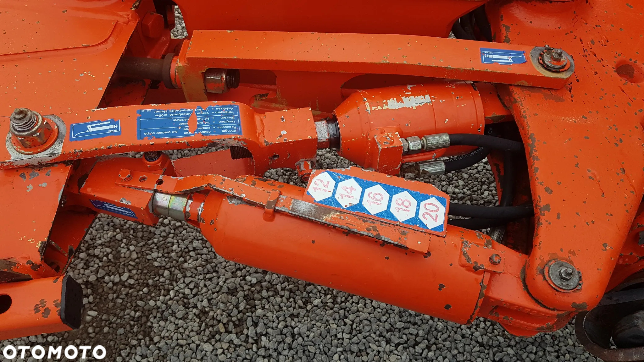 Kuhn VariMaster 121 4 skibowy Non STOP - 36