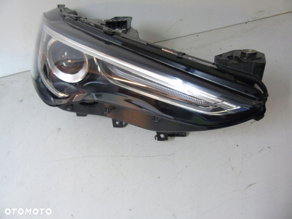 Alfa Romeo Stelvio lampa prawa Bi-Xenon 50563950