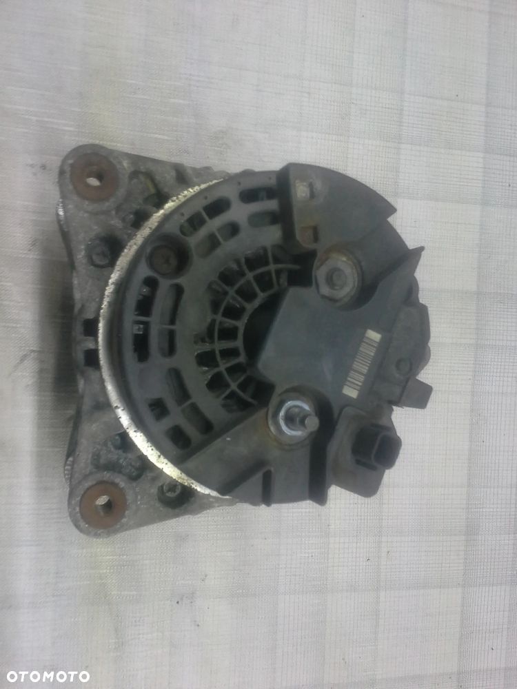 Renault Scenic III 1.9 DCi alternator Bosch 0124525151 8200660041B 150 Amper - 8
