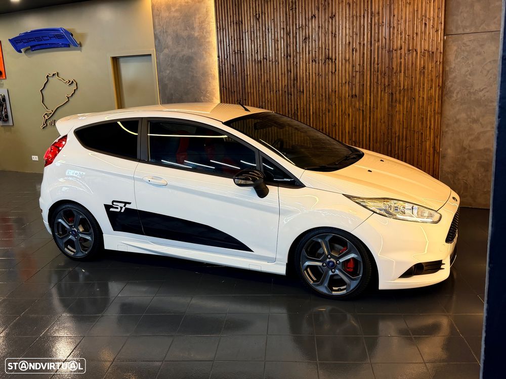 Ford Fiesta 1.6 EcoBoost c/ Pack Pele Desportiva ST - 15