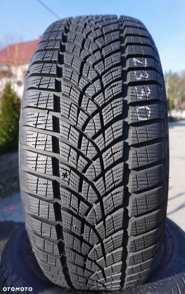 Goodyear Ultragrip Performance  215/60R16 99H Z330 - 3