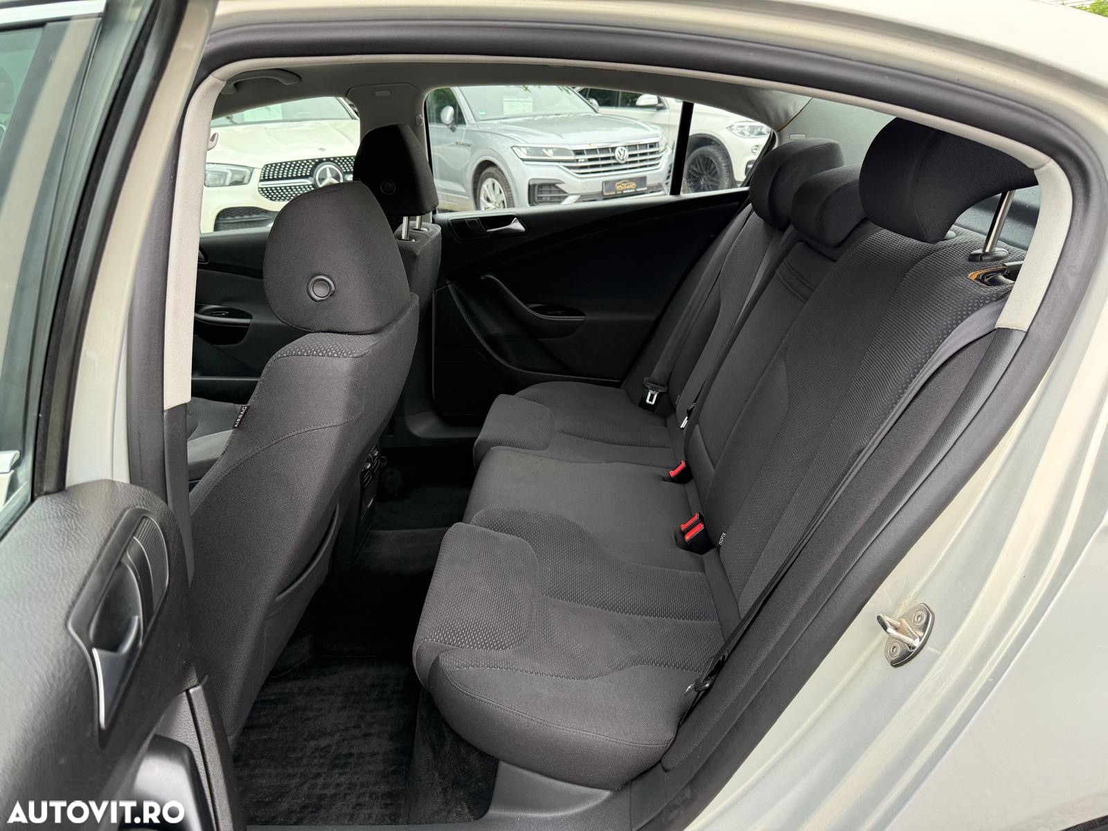Volkswagen Passat - 12